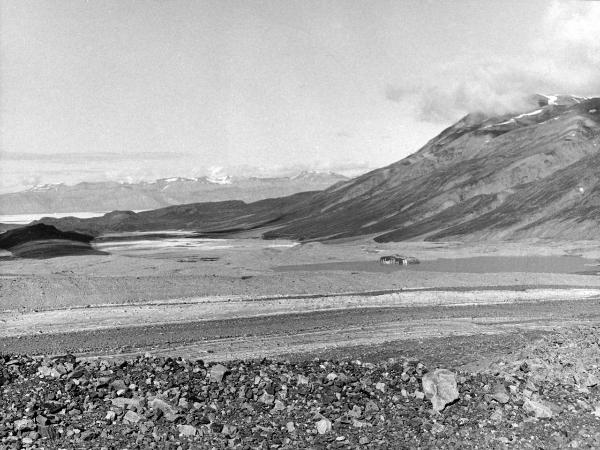 Groenlandia orientale - Mare di Groenlandia - Kong Oscar Fjord - Scoresby Land - Alpi Stauning - Vallata - Skeldal - Torrente - Tunnelelv - Morena