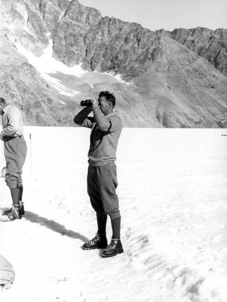 Ritratto - Uomo - Alpinista - Bich, Jean - Groenlandia orientale - Mare di Groenlandia - Kong Oscar Fjord - Scoresby Land - Alpi Stauning - Ghiacciaio - Bersaerker - Campo base III