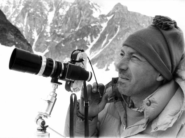 Ritratto - Uomo - Fotografo - Fantin, Mario - Groenlandia orientale - Mare di Groenlandia - Kong Oscar Fjord - Scoresby Land - Alpi Stauning - Macchina fotografica