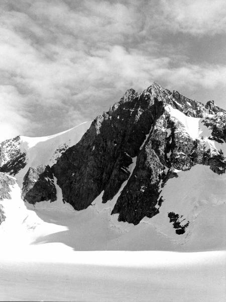 Groenlandia orientale - Mare di Groenlandia - Kong Oscar Fjord - Scoresby Land - Alpi Stauning - Ghiacciaio - Bersaerker - Montagna - Cima di Granito