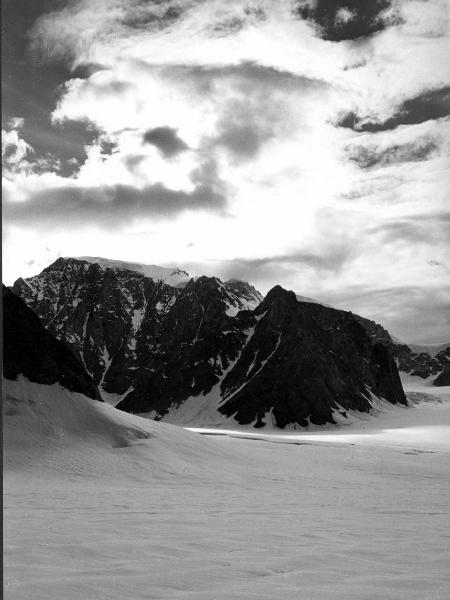 Groenlandia orientale - Mare di Groenlandia - Kong Oscar Fjord - Scoresby Land - Alpi Stauning - Ghiacciaio - Bersaerker - Montagne