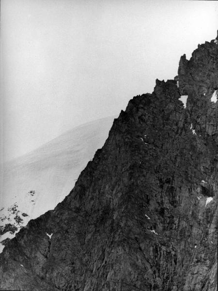 Groenlandia orientale - Mare di Groenlandia - Kong Oscar Fjord - Scoresby Land - Alpi Stauning - Ghiacciaio - Bersaerker - Montagna - Cima di Granito - Cresta di sinistra