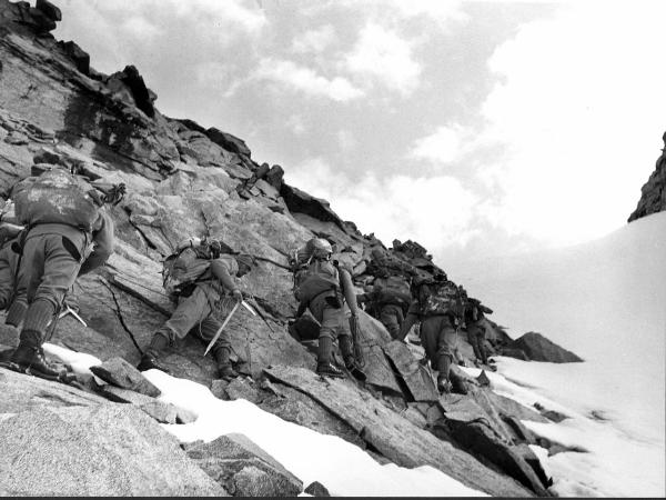Ritratto di gruppo - Alpinisti - Groenlandia orientale - Mare di Groenlandia - Kong Oscar Fjord - Scoresby Land - Alpi Stauning - Ghiacciaio - Bersaerker - Montagna - Cima di Granito - Parete rocciosa
