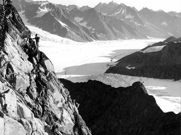 Groenlandia orientale - Mare di Groenlandia - Kong Oscar Fjord - Scoresby Land - Alpi Stauning - Ghiacciaio - Bersaerker - Montagna - Cima di Granito - Cresta nord/nord-est - Alpinisti