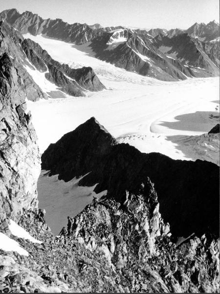 Groenlandia orientale - Mare di Groenlandia - Kong Oscar Fjord - Scoresby Land - Alpi Stauning - Ghiacciaio - Bersaerker - Montagna - Cima di Granito - Cresta nord/nord-est - Alpinisti