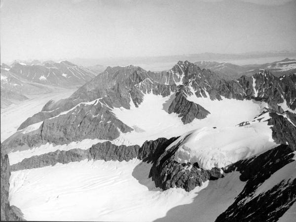 Groenlandia orientale - Mare di Groenlandia - Kong Oscar Fjord - Scoresby Land - Alpi Stauning - Ghiacciaio - Bersaerker - Montagna - Cima di Granito - Vetta