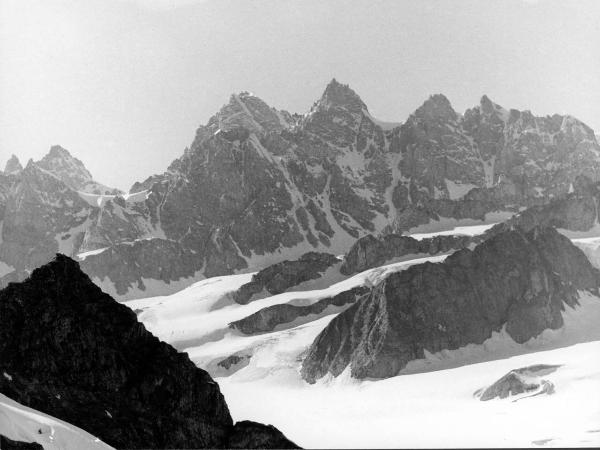 Groenlandia orientale - Mare di Groenlandia - Kong Oscar Fjord - Scoresby Land - Alpi Stauning - Ghiacciaio - Bersaerker