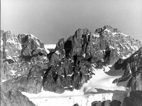 Groenlandia orientale - Mare di Groenlandia - Kong Oscar Fjord - Scoresby Land - Alpi Stauning - Ghiacciaio - Bersaerker