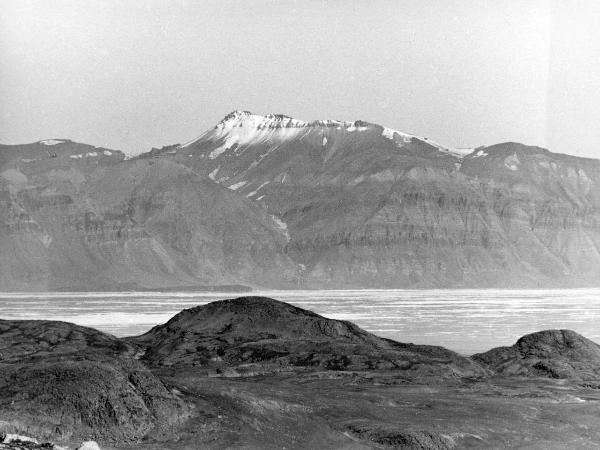 Groenlandia orientale - Mare di Groenlandia - Kong Oscar Fjord - Scoresby Land - Alpi Stauning - Vallata - Skeldal - Lago