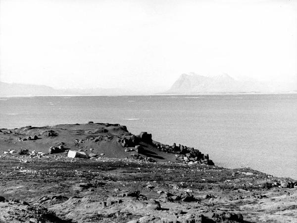 Groenlandia orientale - Mare di Groenlandia - Kong Oscar Fjord - Scoresby Land - Alpi Stauning - Vallata - Skeldal - Lago