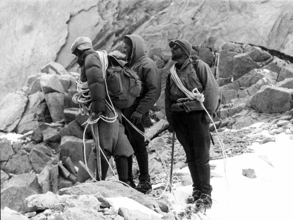 Ritratto di gruppo - Alpinisti - Bich, Jean - Carrel, Marcello - Monzino, Guido - Patagonia cilena - Provincia di Ultima Esperanza - Ande patagoniche - Massiccio del Paine - Torri del Paine