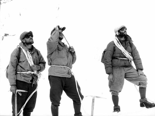 Ritratto di gruppo - Alpinisti - Carrel, Marcello - Monzino, Guido - Pession, Pacifico - Patagonia cilena - Provincia di Ultima Esperanza - Ande patagoniche - Massiccio del Paine - Torri del Paine