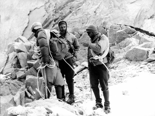 Ritratto di gruppo - Alpinisti - Carrel, Marcello - Monzino, Guido - Pession, Pacifico - Patagonia cilena - Provincia di Ultima Esperanza - Ande patagoniche - Massiccio del Paine - Torri del Paine