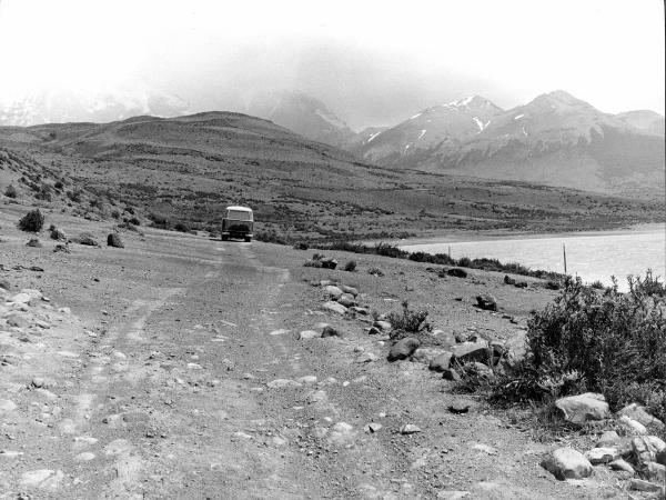 Patagonia cilena - Provincia di Ultima Esperanza - Ande patagoniche - Porto Natales - Puesto Pudeto - Furgoncino