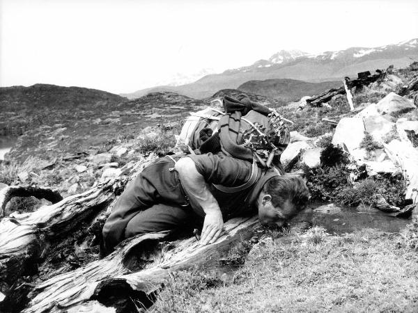 Ritratto - Uomo - Alpinista - Barmasse, Gino? - Patagonia cilena - Provincia di Ultima Esperanza - Ande patagoniche - Massiccio del Paine - Torrente