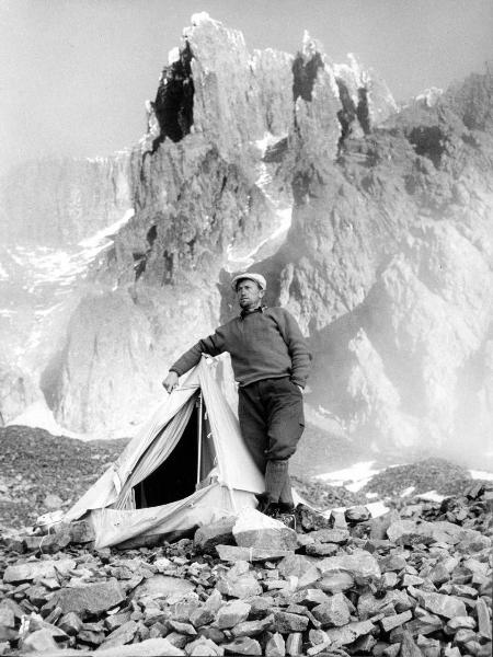 Ritratto - Uomo - Alpinista - Pession, Pacifico - Patagonia cilena - Provincia di Ultima Esperanza - Ande patagoniche - Massiccio del Paine - Paine principale - Punta Bariloche - Campo 1 - Tenda