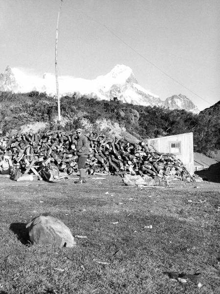 Patagonia cilena - Provincia di Ultima Esperanza - Ande patagoniche - Massiccio del Paine - Uomini - Gobbi, Toni