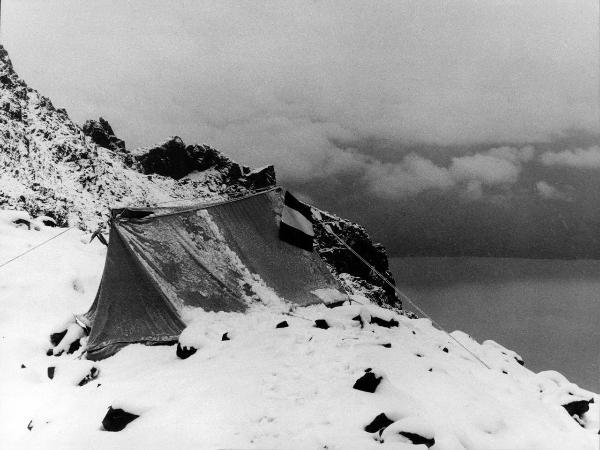 Ritratto di gruppo - Alpinisti - Monzino, Guido - Pession, Pierino - Patagonia cilena - Provincia di Ultima Esperanza - Ande patagoniche - Massiccio del Paine - Torri del Paine