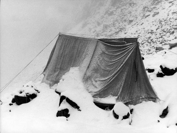 Patagonia cilena - Provincia di Ultima Esperanza - Ande patagoniche - Massiccio del Paine - Paine principale - Campo 1 - Tenda