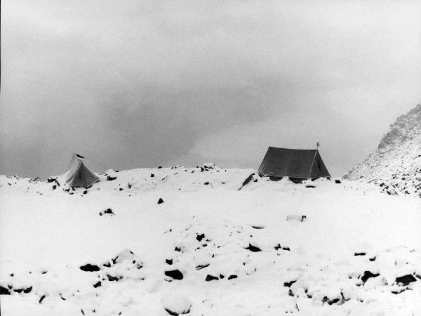 Patagonia cilena - Provincia di Ultima Esperanza - Ande patagoniche - Massiccio del Paine - Paine principale - Campo 1 - Tende