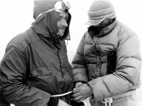 Ritratto di gruppo - Alpinisti - Carrel, Leonardo - Monzino, Guido - Patagonia cilena - Provincia di Ultima Esperanza - Ande patagoniche - Massiccio del Paine - Paine principale - Campo 2