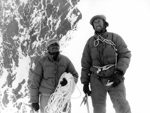 Ritratto di gruppo - Alpinisti - Bich, Jean - Carrel, Leonardo - Patagonia cilena - Provincia di Ultima Esperanza - Ande patagoniche - Massiccio del Paine - Paine principale - Campo 2