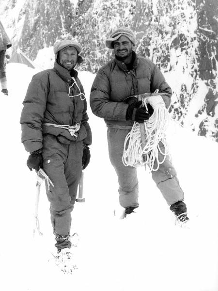 Ritratto di gruppo - Alpinisti - Bich, Jean - Carrel, Leonardo - Patagonia cilena - Provincia di Ultima Esperanza - Ande patagoniche - Massiccio del Paine - Paine principale - Campo 2