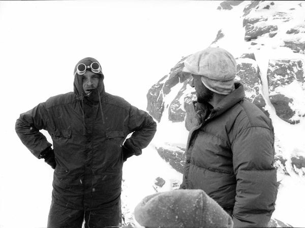 Ritratto di gruppo - Alpinisti - Bich, Jean - Monzino, Guido - Patagonia cilena - Provincia di Ultima Esperanza - Ande patagoniche - Massiccio del Paine - Paine principale - Campo 2