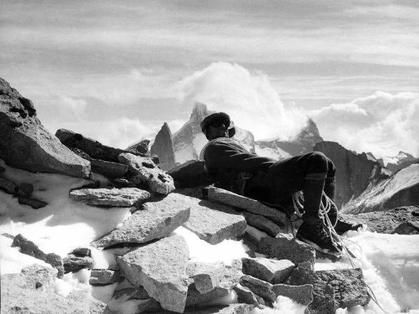 Ritratto - Uomo - Alpinista - Bich, Jean - Patagonia cilena - Provincia di Ultima Esperanza - Ande patagoniche - Massiccio del Paine - Paine principale - Vette