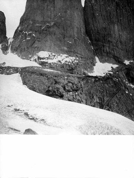 Patagonia cilena - Provincia di Ultima Esperanza - Ande patagoniche - Massiccio del Paine - Torre centrale - Torre nord - Ghiacciaio