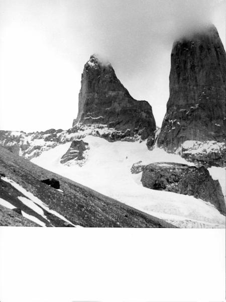 Patagonia cilena - Provincia di Ultima Esperanza - Ande patagoniche - Massiccio del Paine - Torre sud - Torre centrale