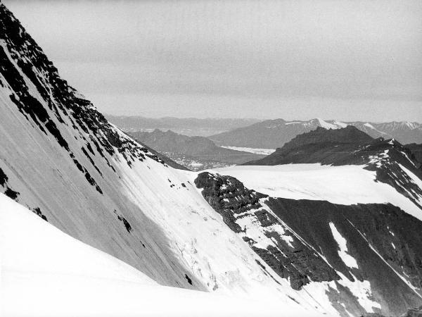 Groenlandia occidentale - Nord dell'Oceano Atlantico - Penisola di Akuliaruseq - Montagna - Snepyramiden - Parete nord - Ghiacciai - Montagne - Fiordo
