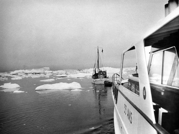 Groenlandia occidentale - Nord dell'Oceano Atlantico - Baia di Baffin - Icebergs - Peschereccio - Particolare di imbarcazione