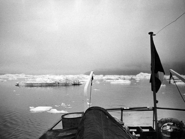 Groenlandia occidentale - Nord dell'Oceano Atlantico - Baia di Baffin - Icebergs - Particolare di imbarcazione