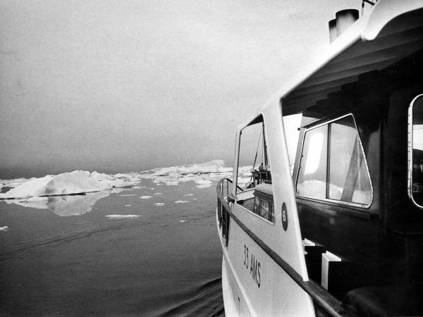 Groenlandia occidentale - Nord dell'Oceano Atlantico - Baia di Baffin - Icebergs - Peschereccio - Particolare di imbarcazione