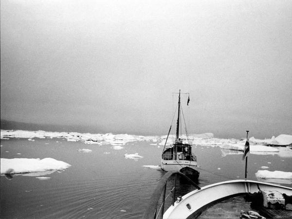 Groenlandia occidentale - Nord dell'Oceano Atlantico - Baia di Baffin - Icebergs - Peschereccio - Particolare di imbarcazione