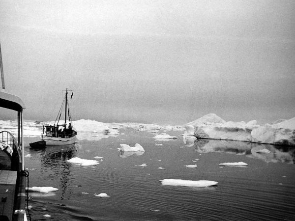 Groenlandia occidentale - Nord dell'Oceano Atlantico - Baia di Baffin - Icebergs - Peschereccio - Particolare di imbarcazione