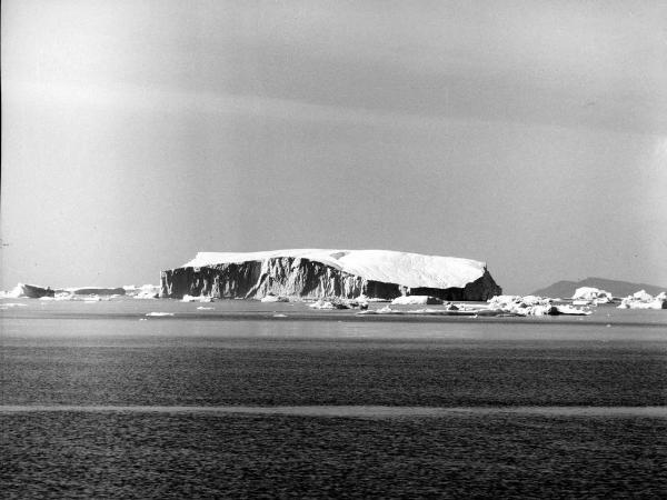 Groenlandia occidentale - Nord dell'Oceano Atlantico - Baia di Baffin - Comune di Qaasuitsup - Karratsfjord - Icebergs