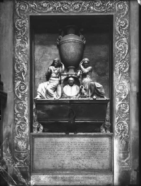 Scultura - Monumento Giorgio Andreasi - Mantova - Basilica di S. Andrea - Transetto