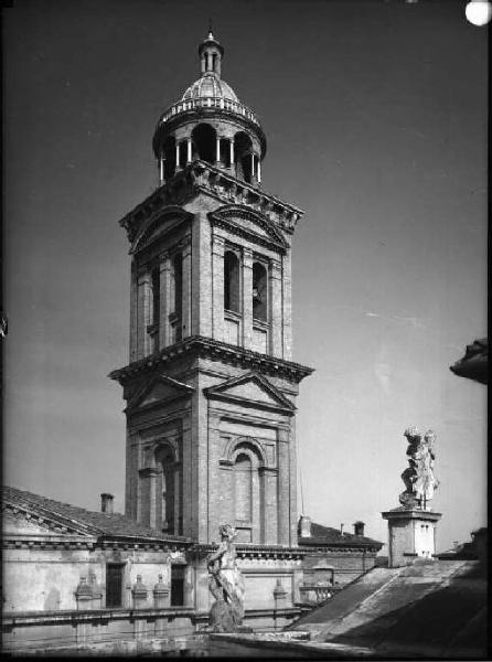 Mantova - Basilica di S. Barbara - Campanile