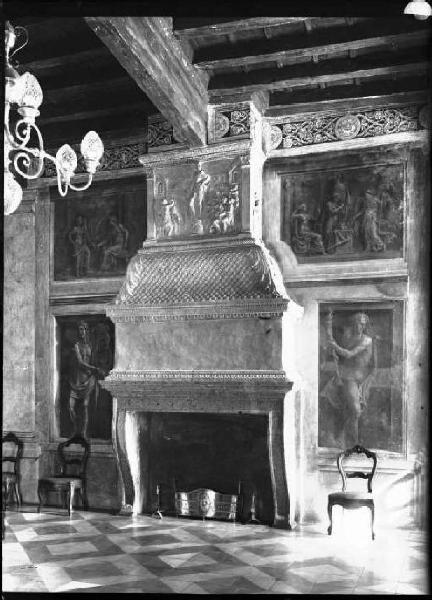 Scultura - Camino - Mantova - Casa di Giulio Romano - Sala al piano nobile