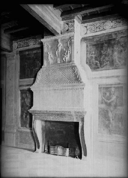 Scultura - Camino - Mantova - Casa di Giulio Romano - Sala al piano nobile