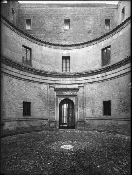 Mantova - Casa del Mantegna - Cortile