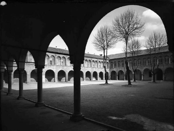 Mantova - Casa dello Studente - Cortile