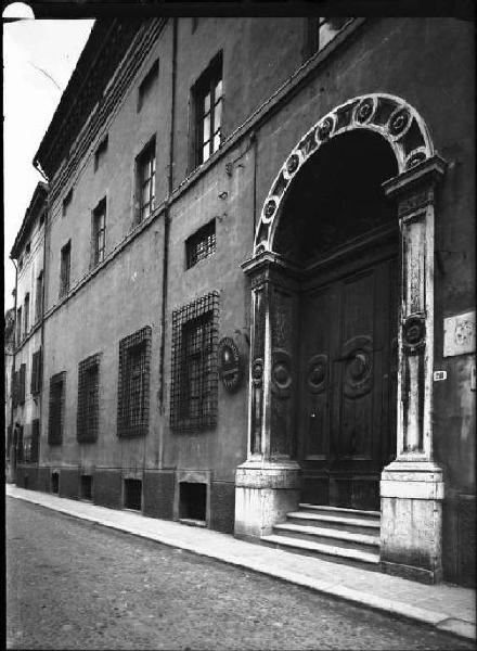 Mantova - Via Giovanni Chiassi - Palazzo Aldegatti