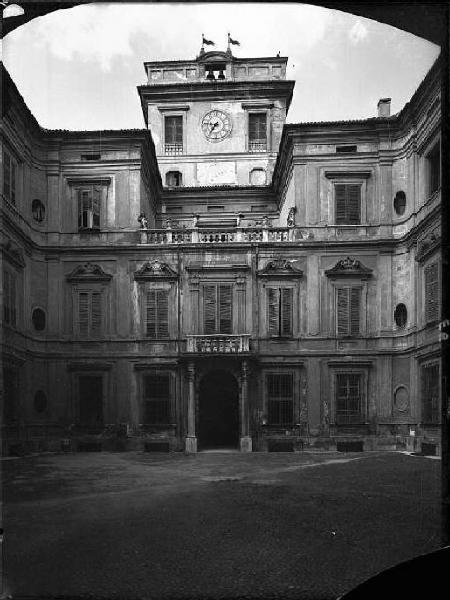 Mantova - Palazzo Cavriani - Cortile