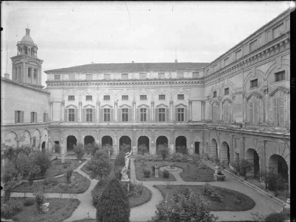 Mantova - Palazzo Ducale - Cortile d'Onore