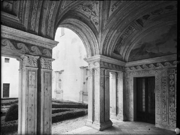 Mantova - Palazzo Ducale - Corte Nuova - Appartamento di Troia - Loggetta e cortile pensile dei cani