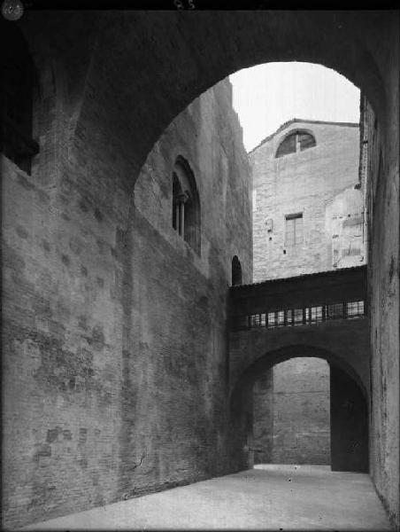 Mantova - Palazzo della Ragione - Palazzo del Podestà - Loggetta sul cortile