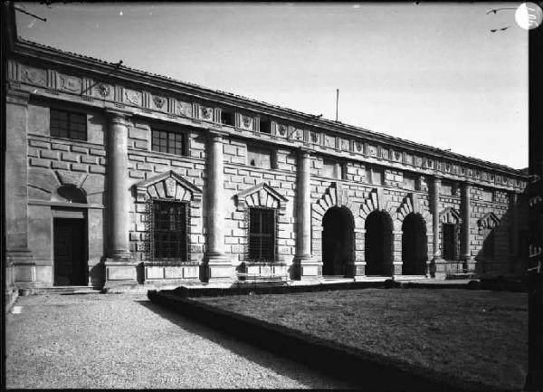 Mantova - Palazzo Te - Cortile d'onore - Facciata nord